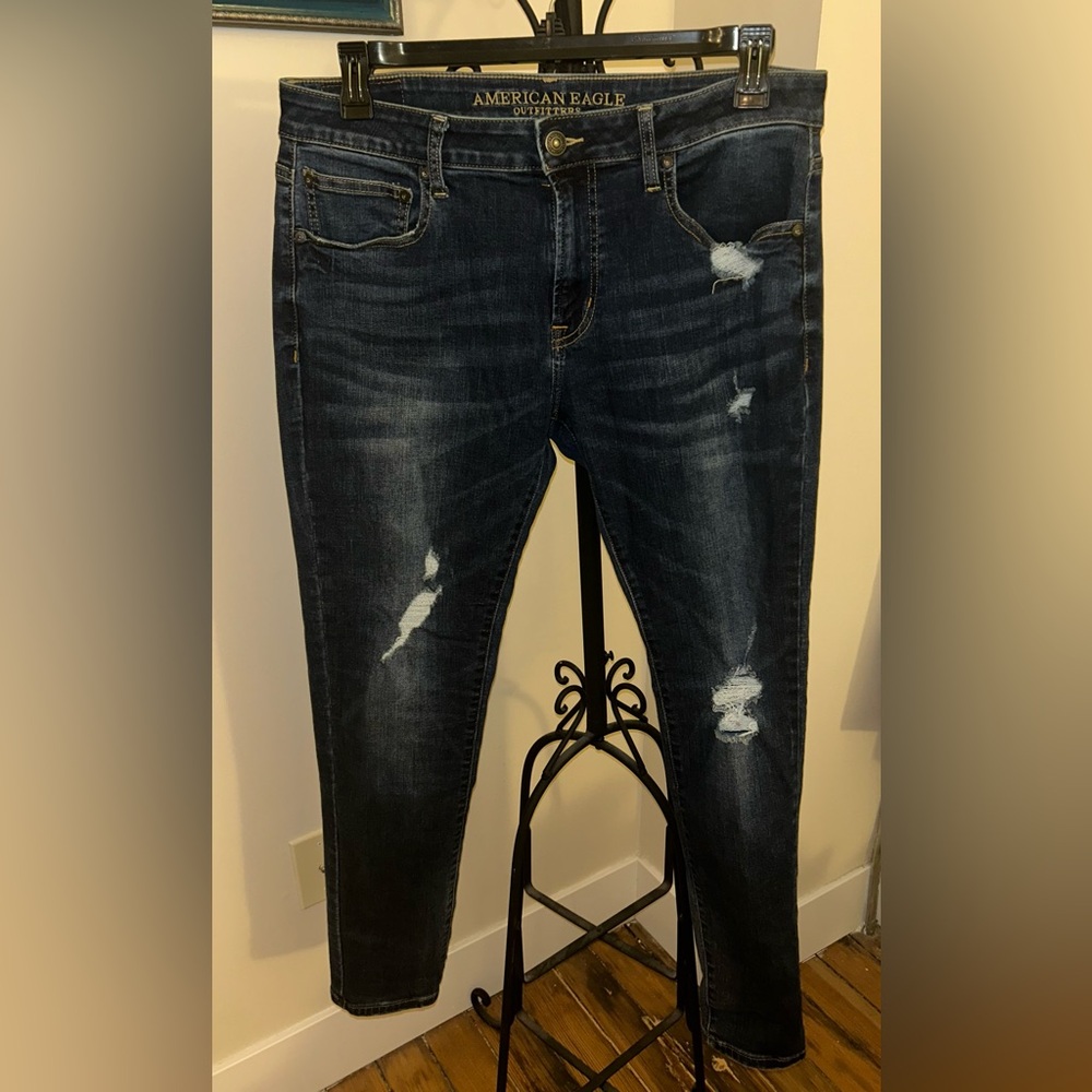 American Eagle Men’s 34x32 jeans. Never worn but tag pulled off.